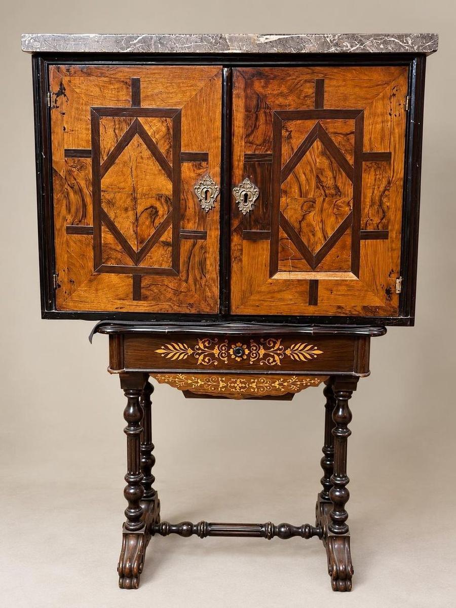 Cabinet ancien marqueté