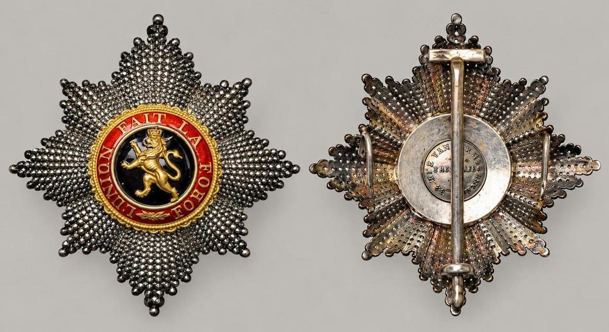 Médaille ou décoration ancienne